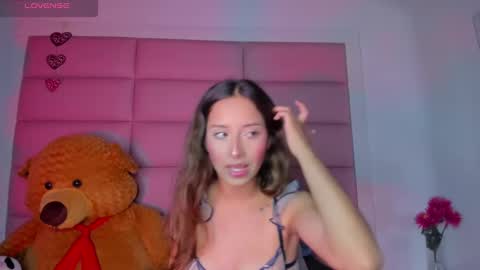 Snapshot of littlee_emma_ chatting on 8, 1, 2025 littlee_emma_ online show from 8, 1, 2025