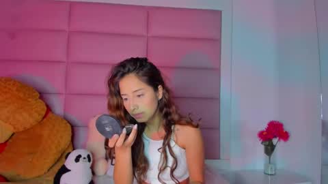 Snapshot of littlee_emma_ chatting on 13, 1, 2025 littlee_emma_ online show from 13, 1, 2025