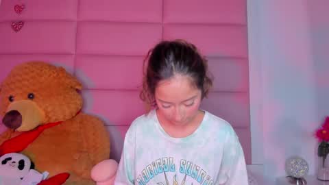 Snapshot of littlee_emma_ chatting on 8, 2, 2025 littlee_emma_ online show from 8, 2, 2025