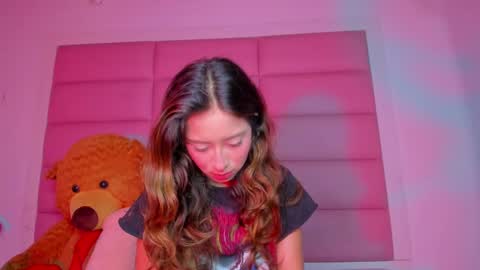 Snapshot of littlee_emma_ chatting on 3, 3, 2025 littlee_emma_ online show from 3, 3, 2025