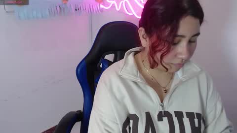 Snapshot of littlee_red chatting on 11, 11, 2025 Angel online show from 11, 11, 2025