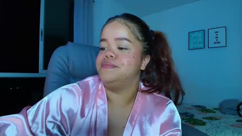 Snapshot of littlee_sophiee chatting on 5, 12, 2024 Sophie online show from 5, 12, 2024