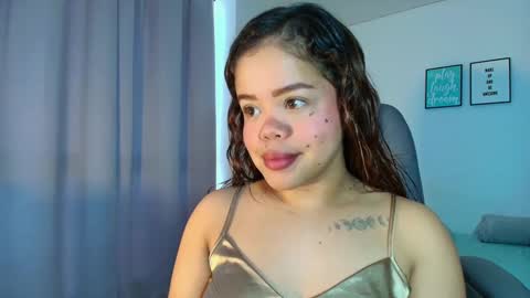 Snapshot of littlee_sophiee chatting on 31, 12, 2024 Sophie online show from 31, 12, 2024