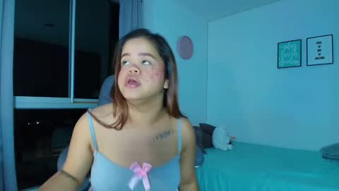 Snapshot of littlee_sophiee chatting on 3, 1, 2025 Sophie online show from 3, 1, 2025