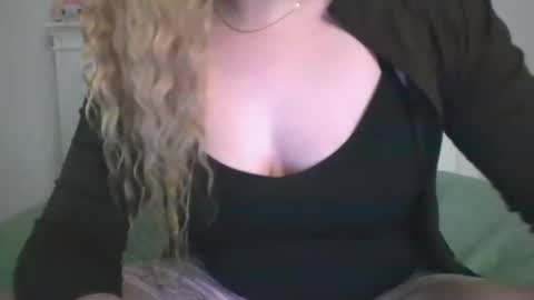 Snapshot of littlekitty4ddy chatting on 12, 4, 2026 babygirll online show from 12, 4, 2026