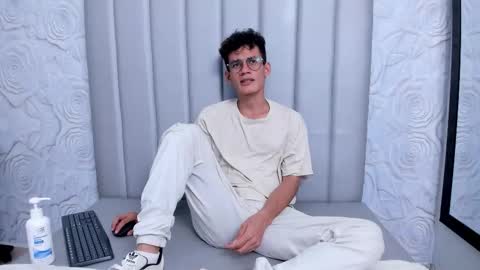 MAX online show from 19, 11, 2025