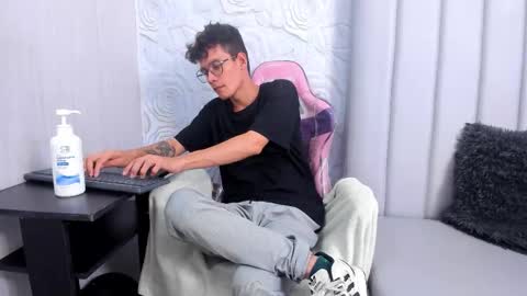 MAX online show from 26, 11, 2025