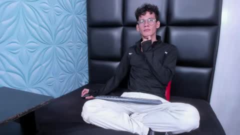 MAX online show from 30, 11, 2025