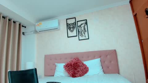 Sarahs Room online show from 25, 1, 2025