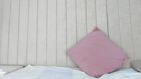 im olivia IG littleolivia01 online show from 5, 2, 2025