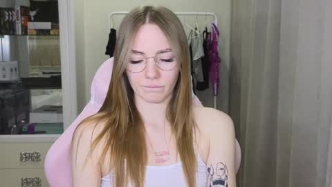 Snapshot of littlevildevil chatting on 2, 2, 2025 Eliana online show from 2, 2, 2025