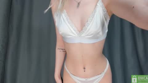 Snapshot of litttle_ladyy chatting on 18, 10, 2025 Nikol online show from 18, 10, 2025