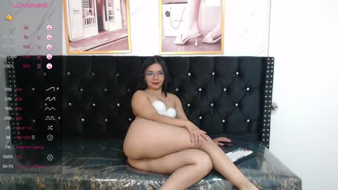 Snapshot of liz25_b chatting on 21, 12, 2024 Liz online show from 21, 12, 2024