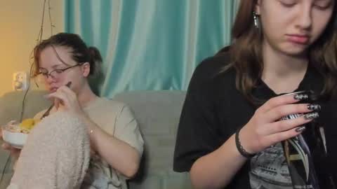 lizzi_muur online show from 6, 1, 2025