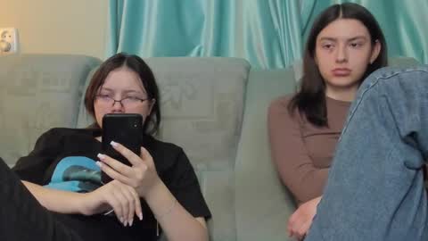 lizzi_muur online show from 2, 2, 2025