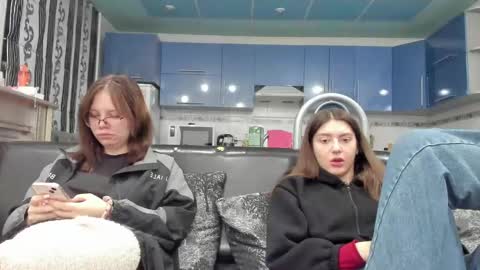 lizzi_muur online show from 18, 2, 2025