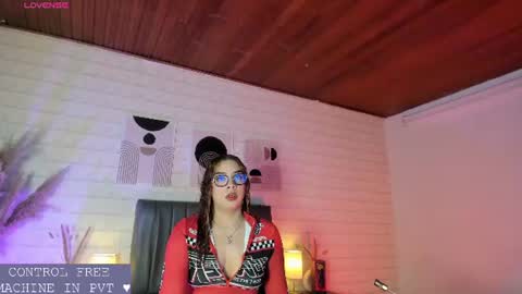 Snapshot of lizzie_evans chatting on 22, 6, 2026 Lizzie online show from 22, 6, 2026