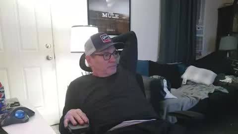 Snapshot of lngdickdaddy chatting on 5, 11, 2025 LongDick Daddy online show from 5, 11, 2025