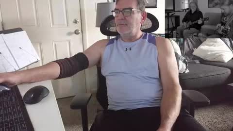 Snapshot of lngdickdaddy chatting on 27, 11, 2025 LongDick Daddy online show from 27, 11, 2025