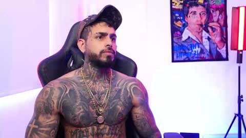 logan_hugh8 online show from 17, 11, 2025