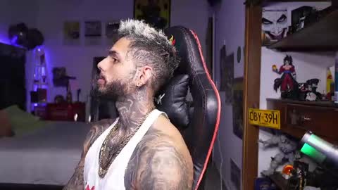 logan_hugh8 online show from 12, 4, 2026