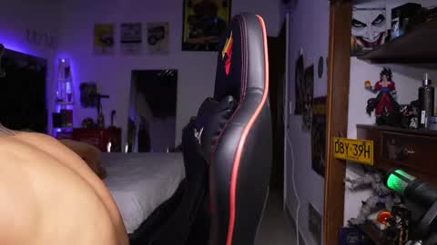 logan_hugh8 online show from 19, 4, 2026