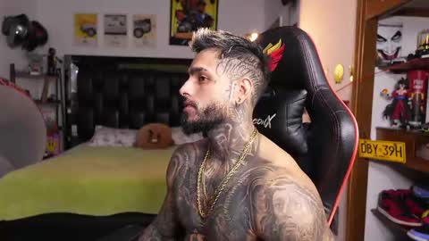 logan_hugh8 online show from 19, 5, 2026