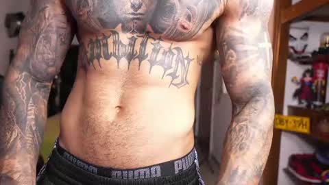 logan_hugh8 online show from 19, 5, 2026