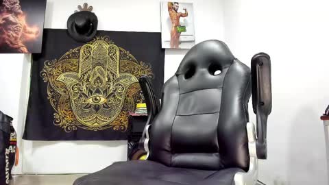 Snapshot of logan_whitters01 chatting on 20, 2, 2025 LOGAN WHITTERS online show from 20, 2, 2025