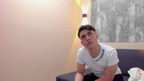 Snapshot of logan_yd chatting on 22, 10, 2025 LOGAN YD online show from 22, 10, 2025