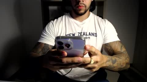 Logan Wolfp online show from 25, 7, 2026