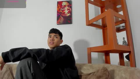 logantwink18 online show from 22, 12, 2025