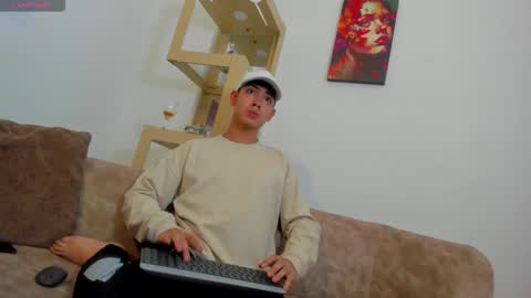 logantwink18 online show from 11, 1, 2026