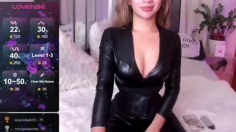 Snapshot of loisewilliams chatting on 1, 10, 2025 Mistress L online show from 1, 10, 2025