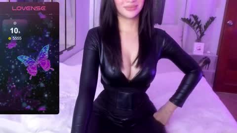 Snapshot of loisewilliams chatting on 23, 12, 2025 Mistress L online show from 23, 12, 2025
