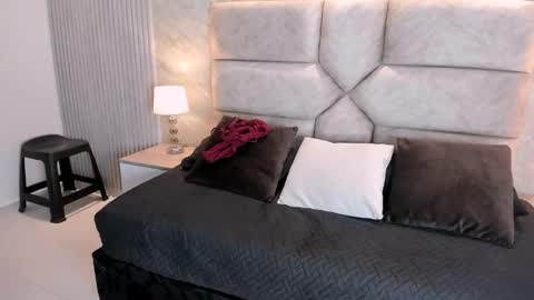 Lola Sweet online show from 12, 1, 2025