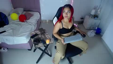 lola_lustrum online show from 5, 7, 2026