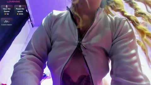 Snapshot of lola_wish chatting on 1, 5, 2026 lola_wish online show from 1, 5, 2026