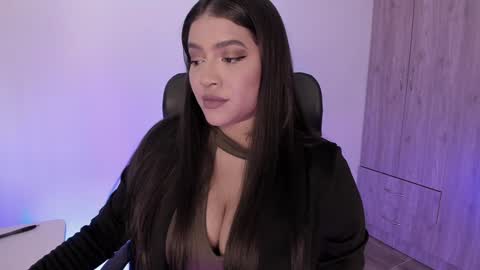 lolaasmith_21 online show from 18, 1, 2025