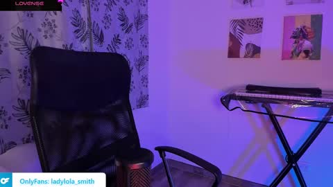 lolaasmith_21 online show from 6, 3, 2025