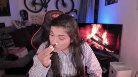 lolaasmith_21 online show from 10, 4, 2026