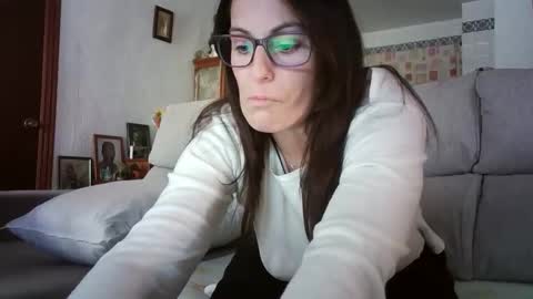 LOLA HUESO y ERIC online show from 2, 4, 2026