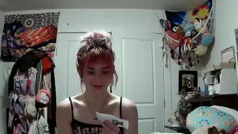 Lola Lixx online show from 31, 1, 2025