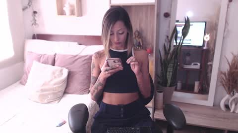 Snapshot of lolis_sweet_submisive chatting on 24, 1, 2025 Dear tippers follow me on my new cb account lennarogers online show from 24, 1, 2025