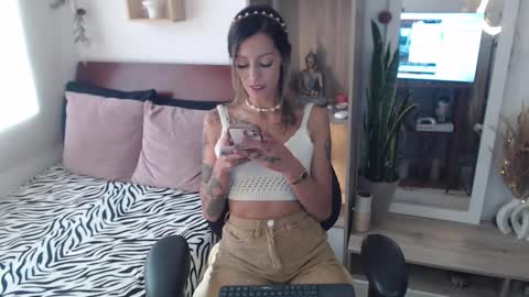 Snapshot of lolis_sweet_submisive chatting on 23, 2, 2025 Dear tippers follow me on my new cb account lennarogers online show from 23, 2, 2025