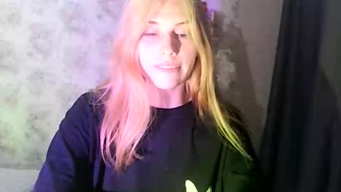 Snapshot of lollalakiss chatting on 23, 9, 2025 LollaLaKiss online show from 23, 9, 2025