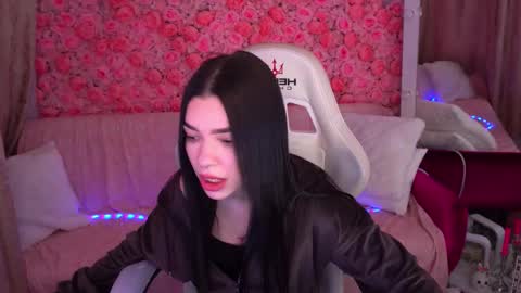 Snapshot of lolly_bunnyy chatting on 4, 3, 2026 LollyBunny online show from 4, 3, 2026