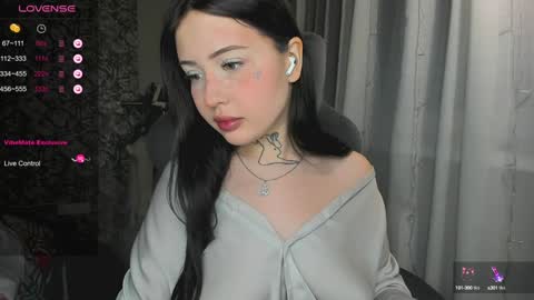 Snapshot of lonalye chatting on 2, 2, 2025 lona online show from 2, 2, 2025