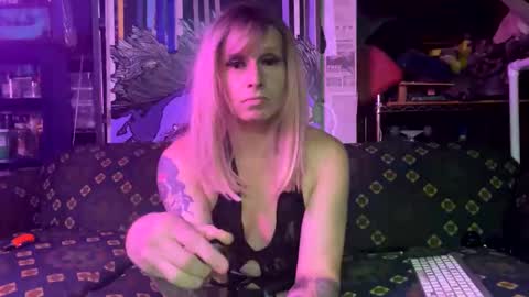 longbeachcd69 online show from 11, 3, 2025