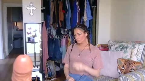 Snapshot of longlegstammy chatting on 6, 5, 2026 Cutenurse91 online show from 6, 5, 2026
